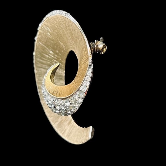 Vintage Crown Trifari Gold Tone And Clear Rhinestone Swirl Brooch (5170) - Picture 3 of 6